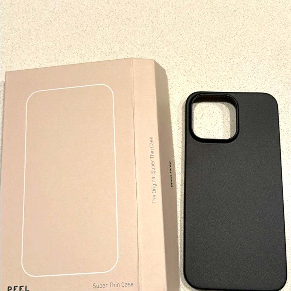 Peel Superthin iPhone 15 Pro Max Case - Blackout